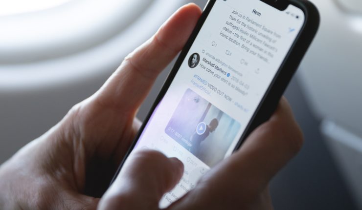 Person holding phone whilst on the twitter app