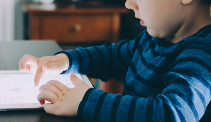 you child using ipad