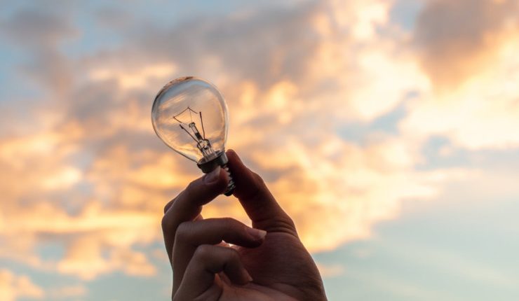 hand holding lighbulb