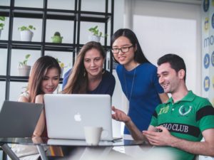 4 students around a laptop