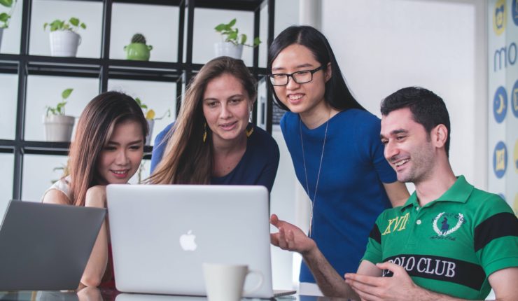 4 students around a laptop