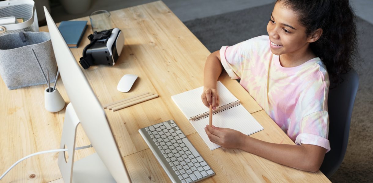 child learning online