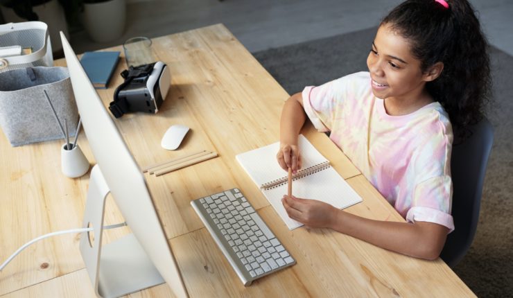 child learning online